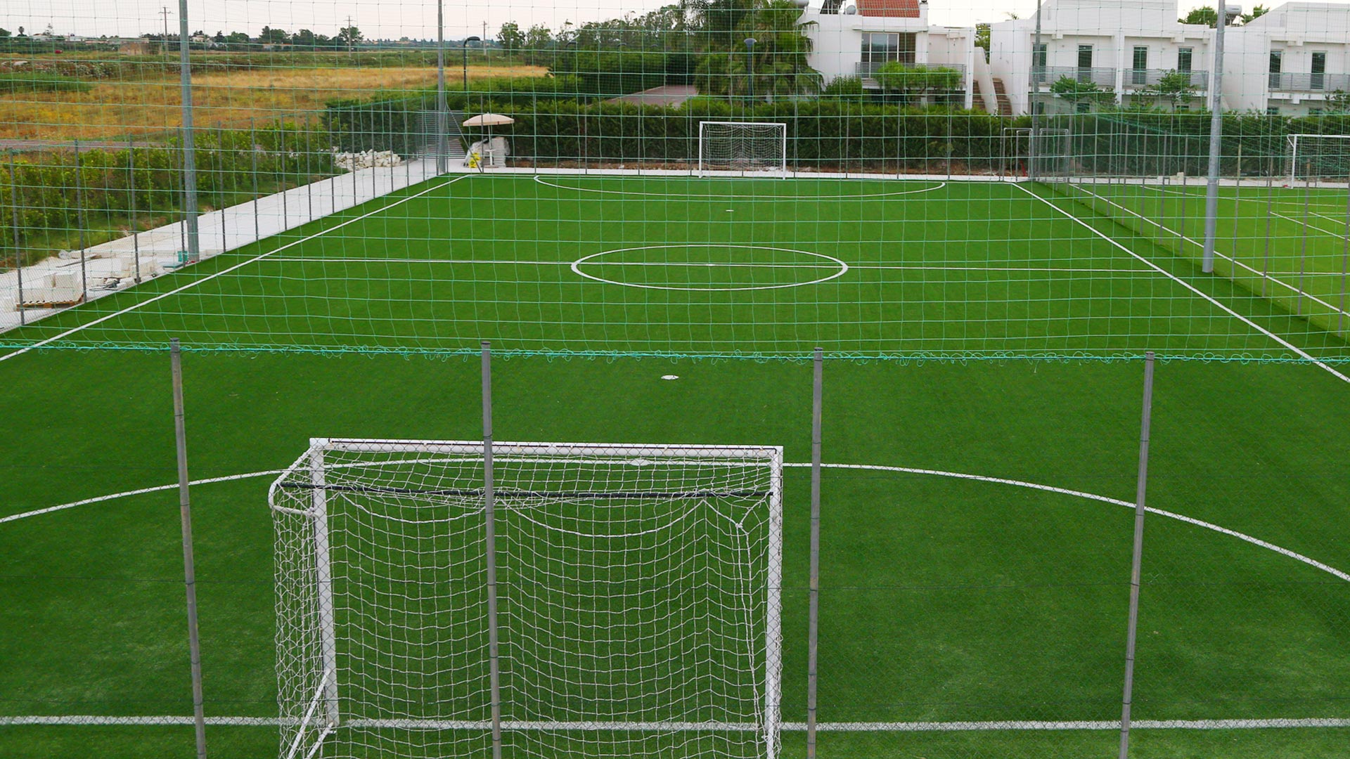 campo-calcio-lungo-giardini-di-zeus